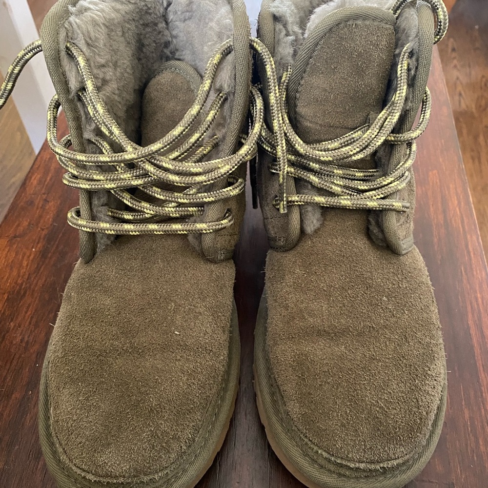 Size 7 olive green ugg lace up boots